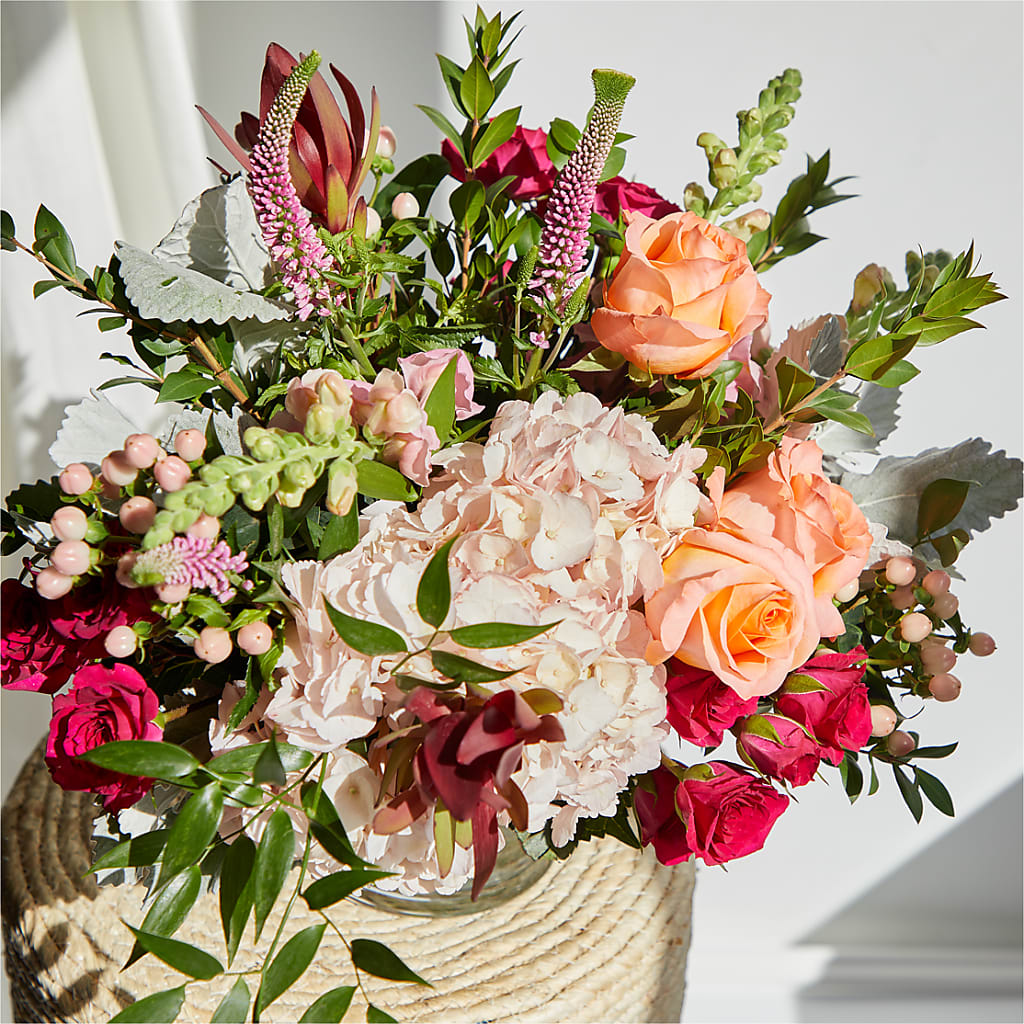 Glitz & Glam Bouquet –  Overnightflowerdelivery.com, Tontitown AR